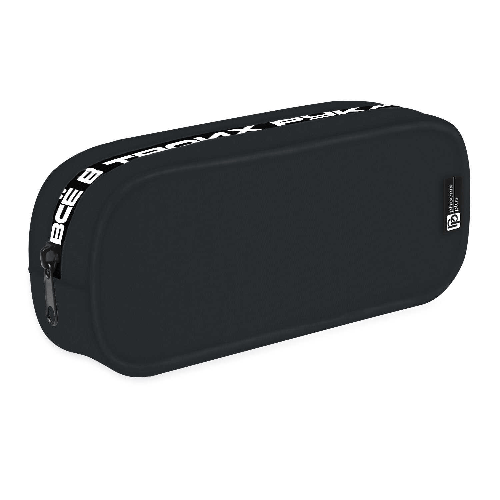 Пенал. ФРАЗЫ С ХАРАКТЕРОМ. Материал: полиэстер. Комплектность: без наполнения. Размер: 21х8х5 см. Количество отделений - 1. Застёжка - молния. Материал собачки: металл. Отделка: пе