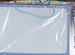 Доска магнитно-маркерная ' KWELT ' пластик 30*20см, в комплекте: маркер со стирателем, магниты - 2шт, на шнурочке, цвет - ассорти, пакет